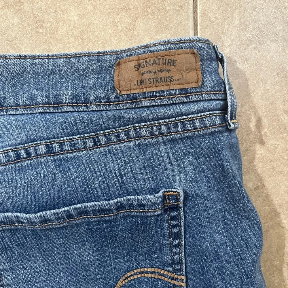 Levi Strauss Signature Denim Stretchy Shorts Size 20  W35